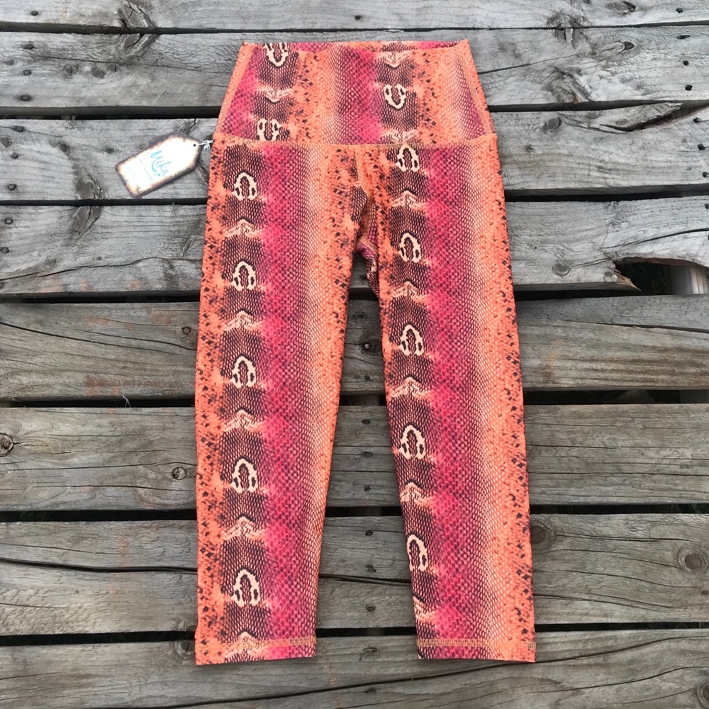 Mika size S/M high waisted aerial capri NWT